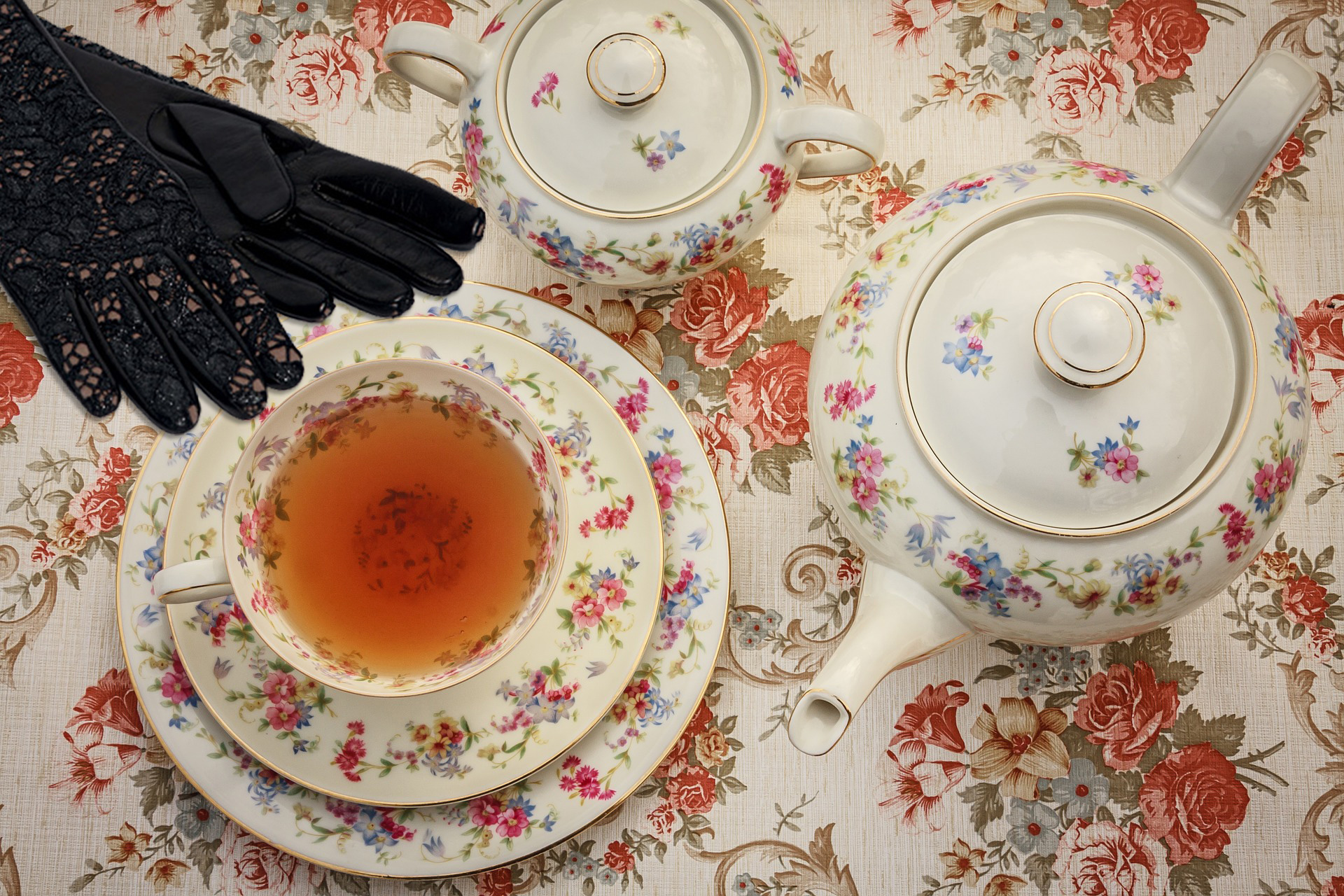 Un tè con Miss Marple: quando il mistero si tinge di rosa